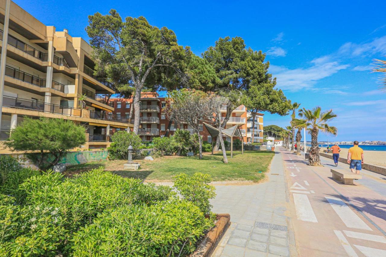 Апартаменты Txingudi - Only Families Камбрильс Экстерьер фото
